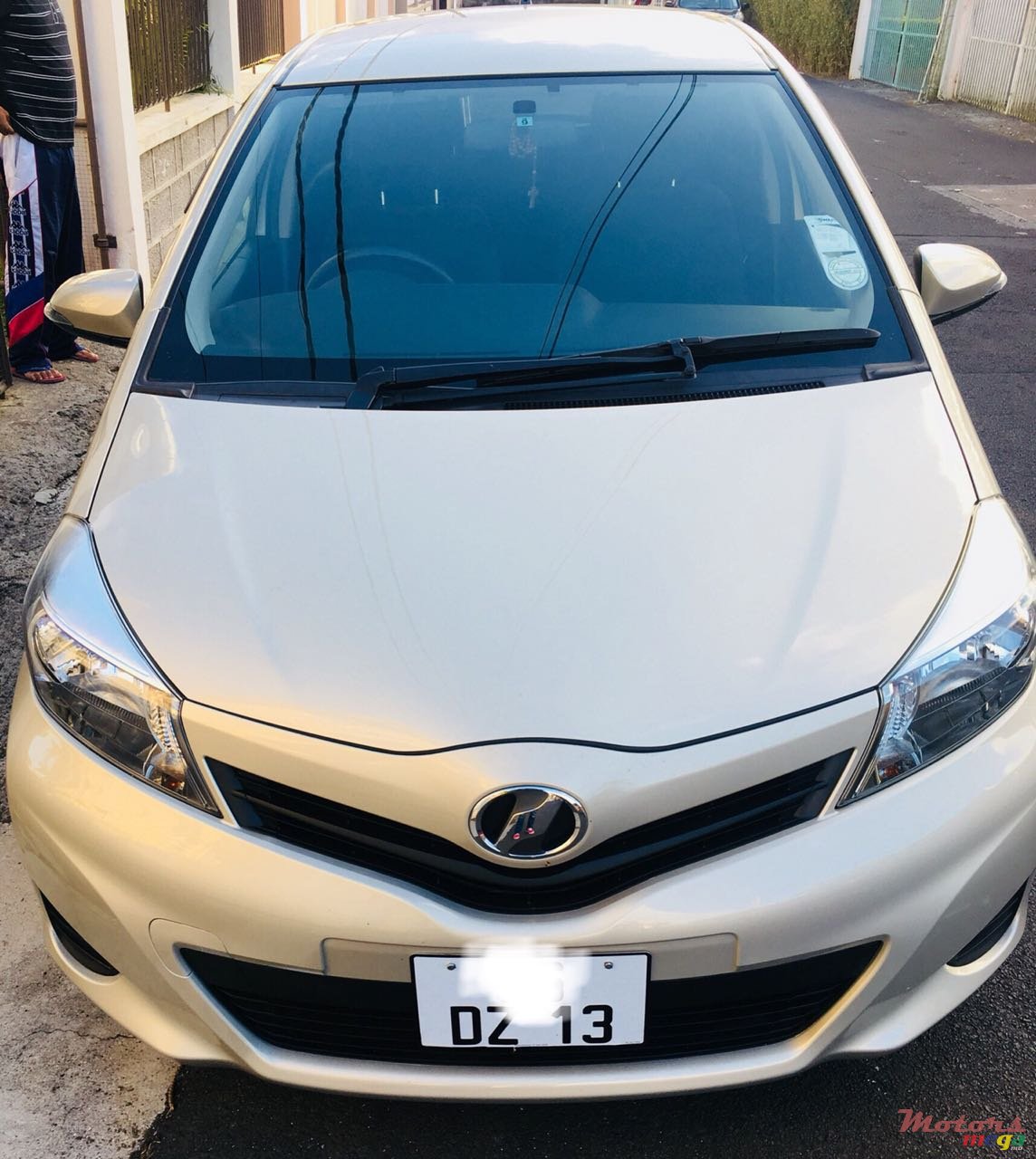 2013' Toyota Vitz full option photo #2