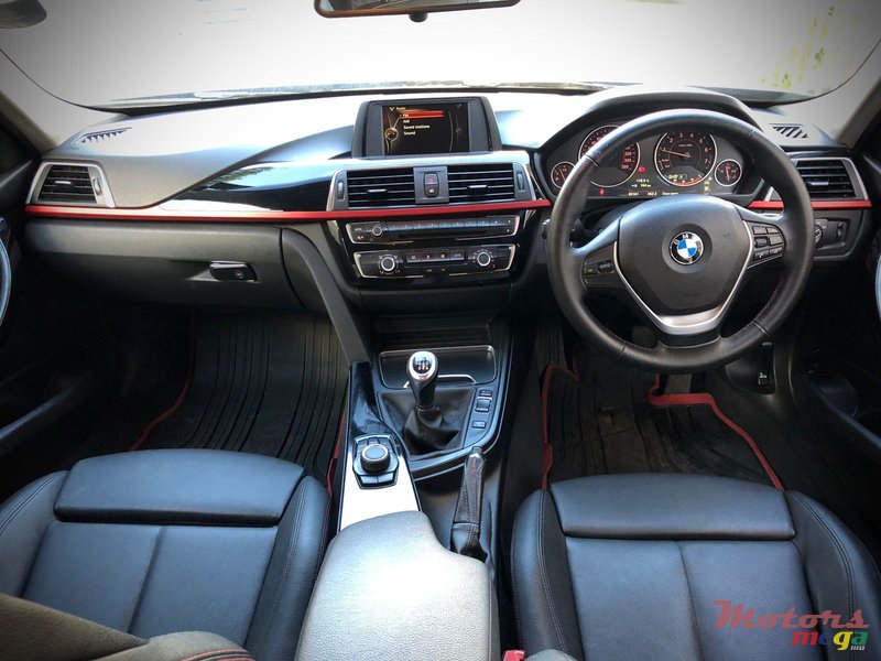 2015' BMW 318 318i photo #4