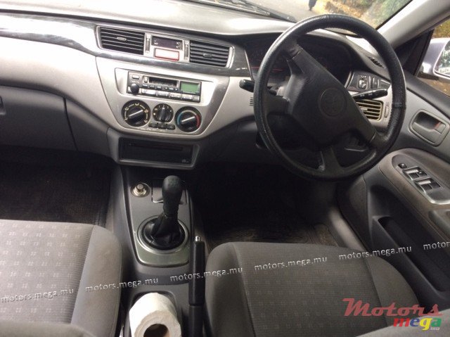 2005' Mitsubishi photo #3