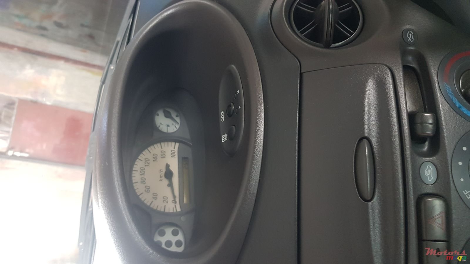 2002' Toyota Vitz photo #2