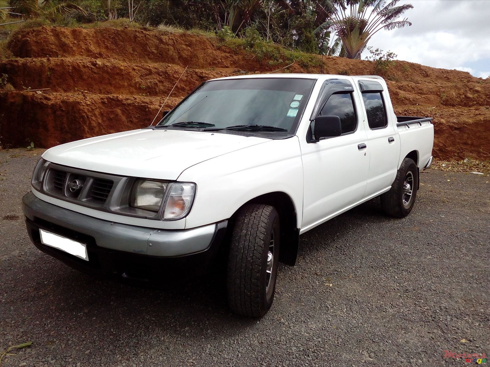 1999' Nissan Navara photo #2