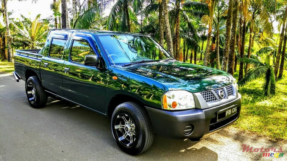 2006' Nissan Navara 2.7D Japan photo #2
