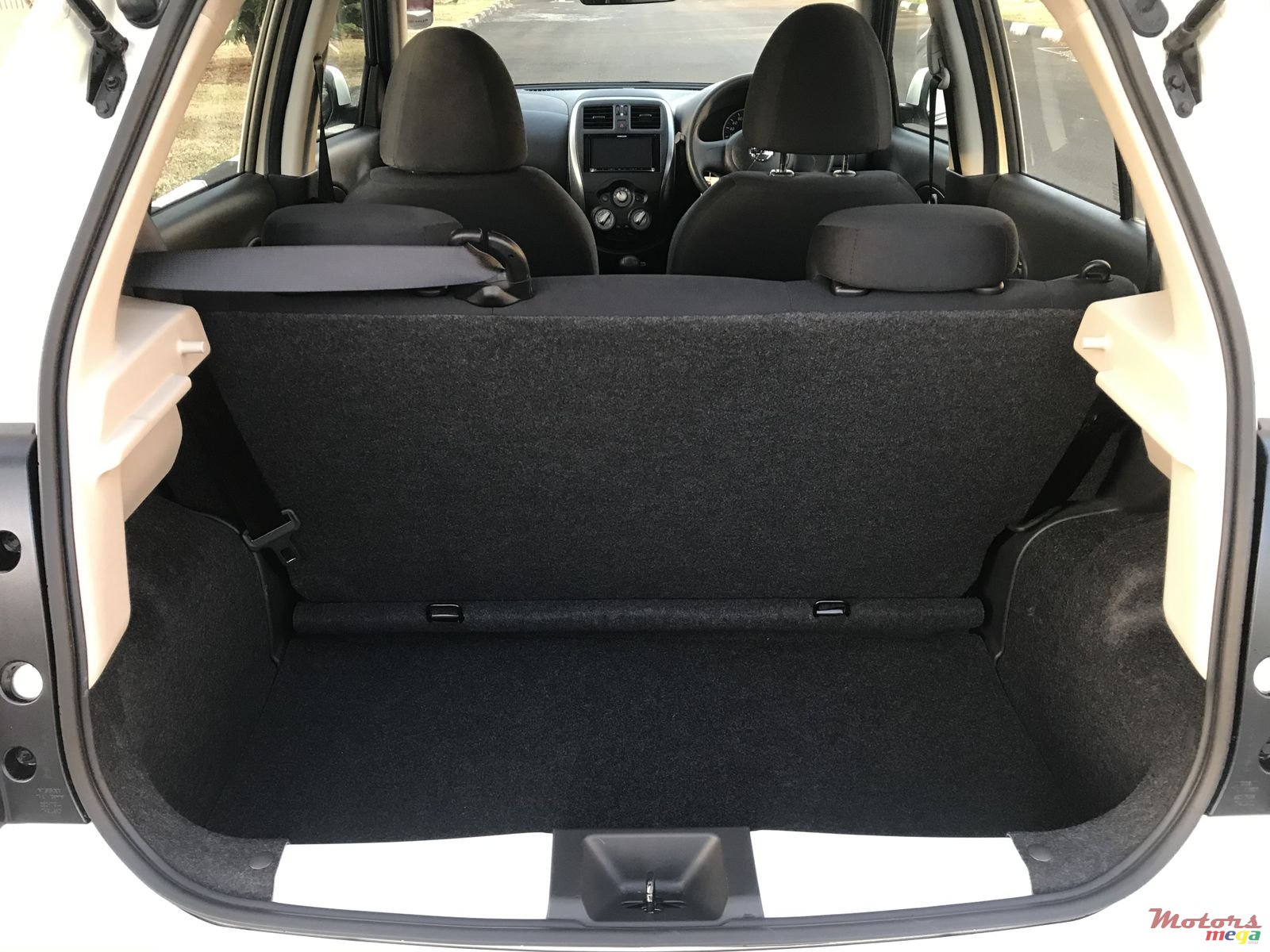 2016' Nissan March photo #7