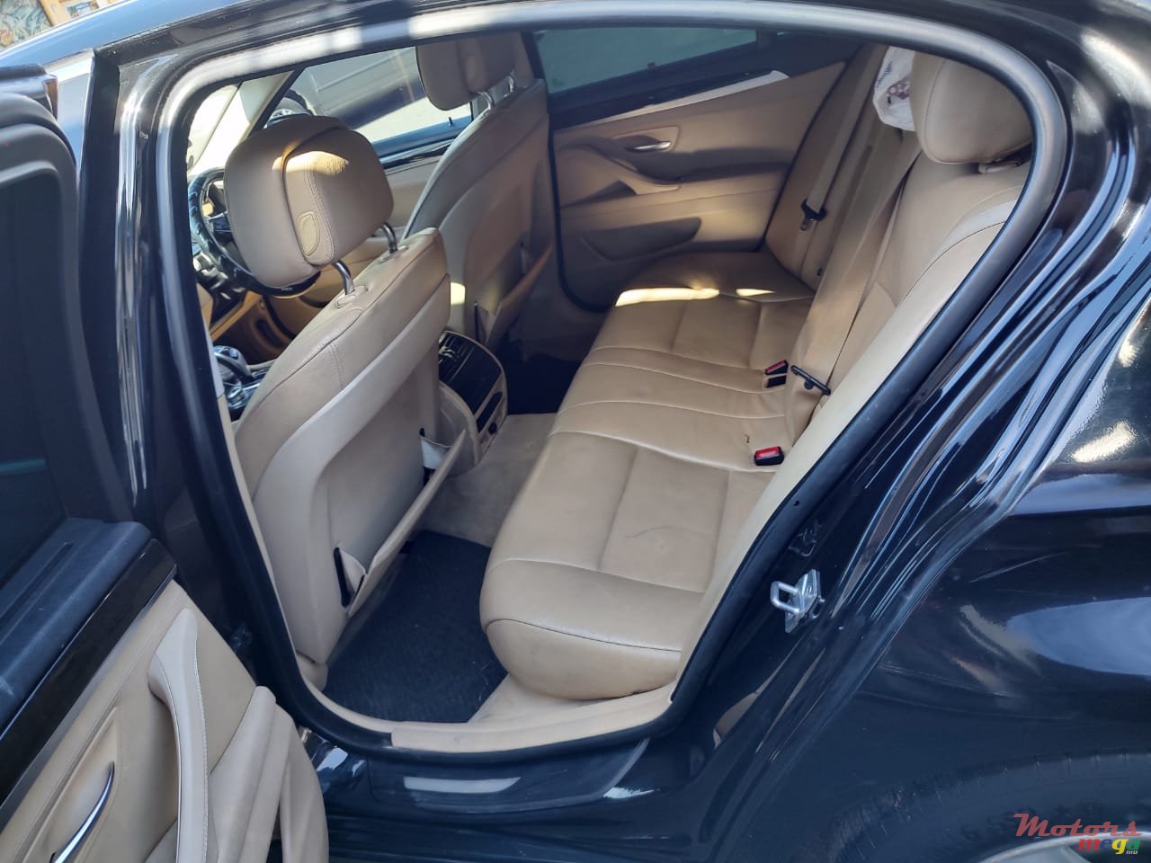 2012' BMW 520 photo #5