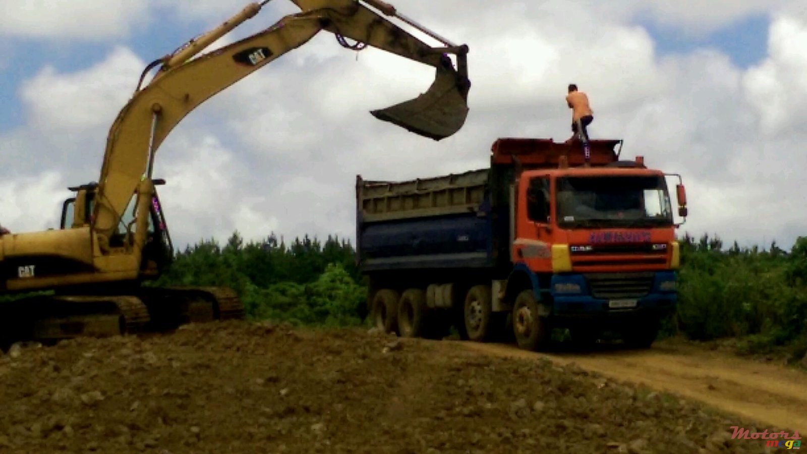 2007' Caterpillar Cat 320 photo #1