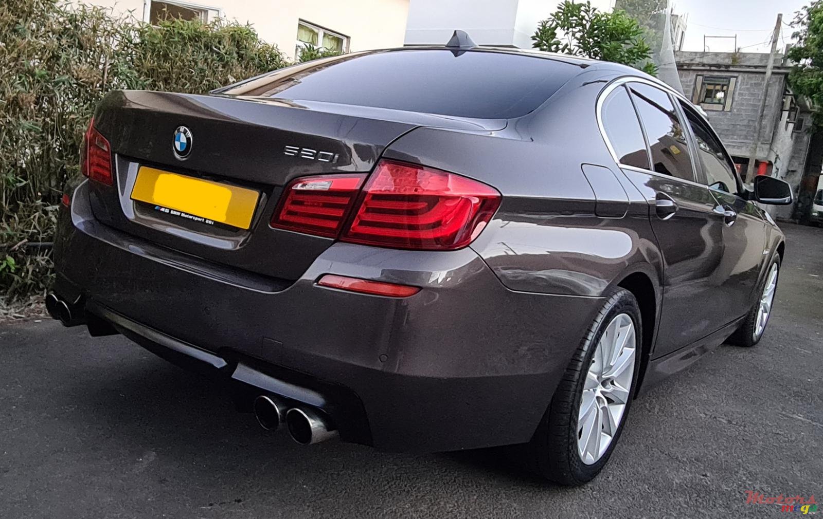 2012' BMW 520i M-sport photo #2