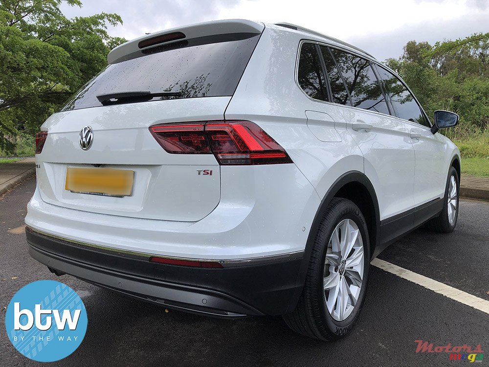2017' Volkswagen Tiguan HIGHLINE photo #4