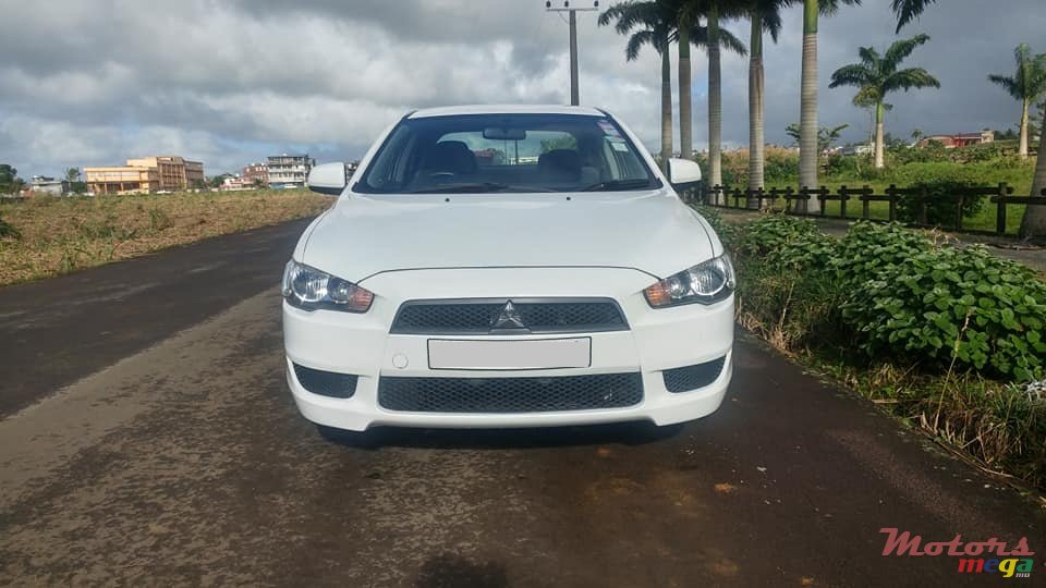 2011' Mitsubishi Lancer photo #3