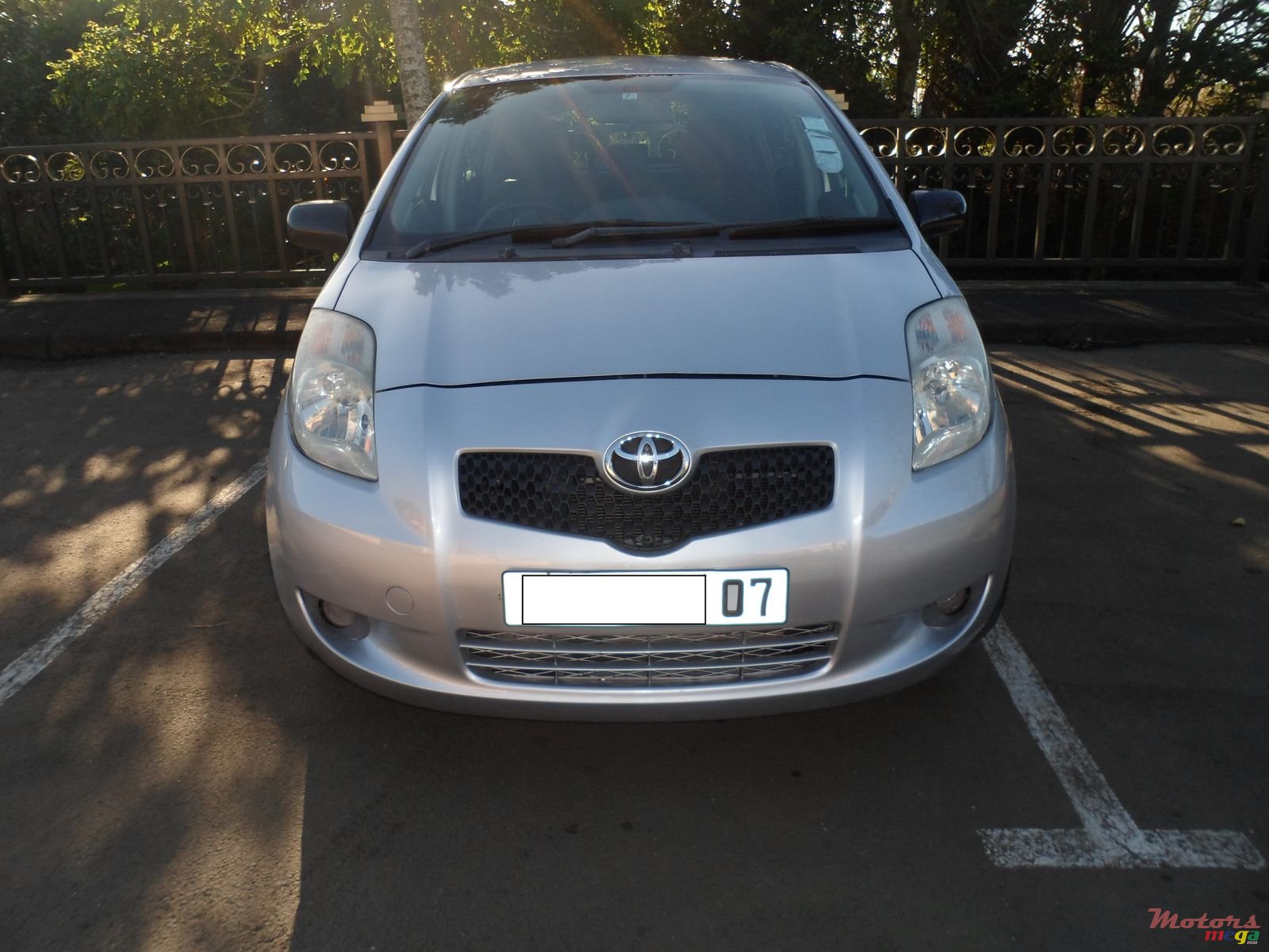 2007' Toyota Vitz photo #1