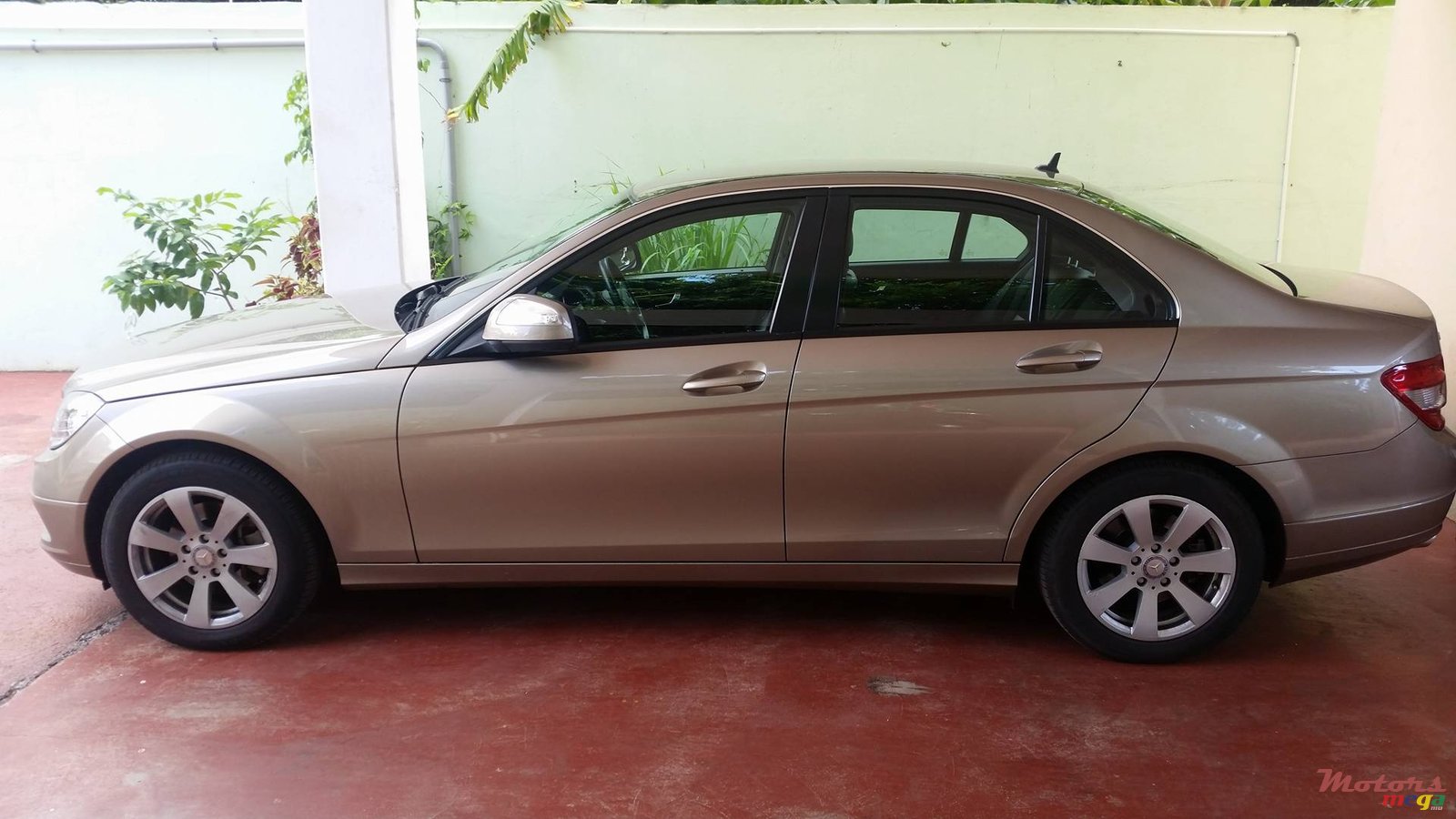 2009' Mercedes-Benz C-Class C200 photo #1