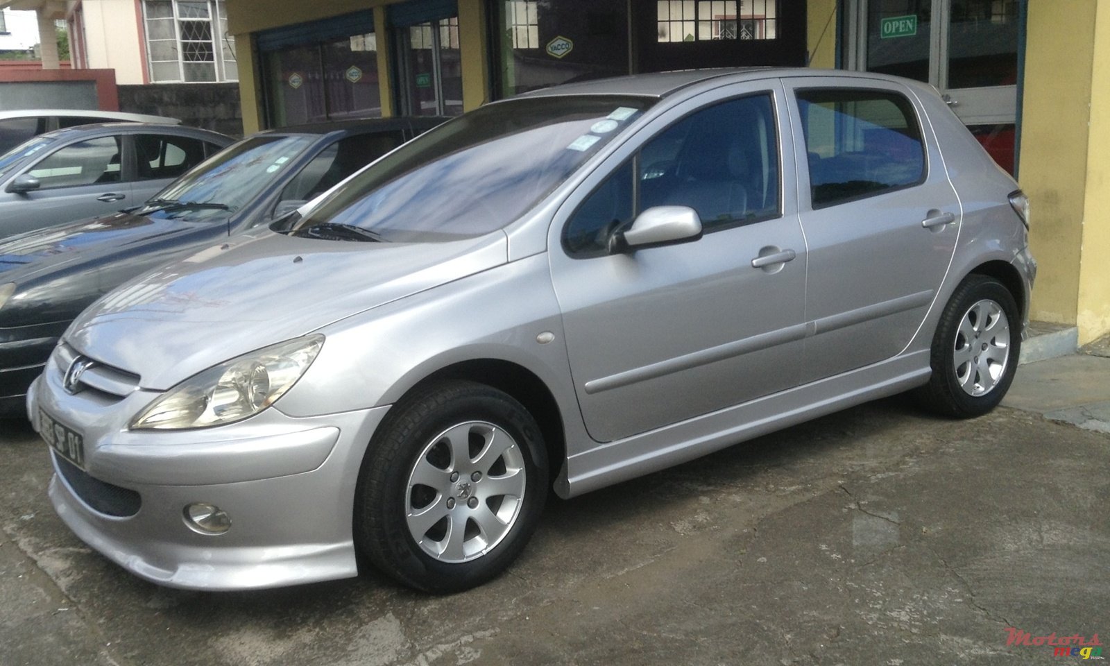 2001' Peugeot 307 photo #2