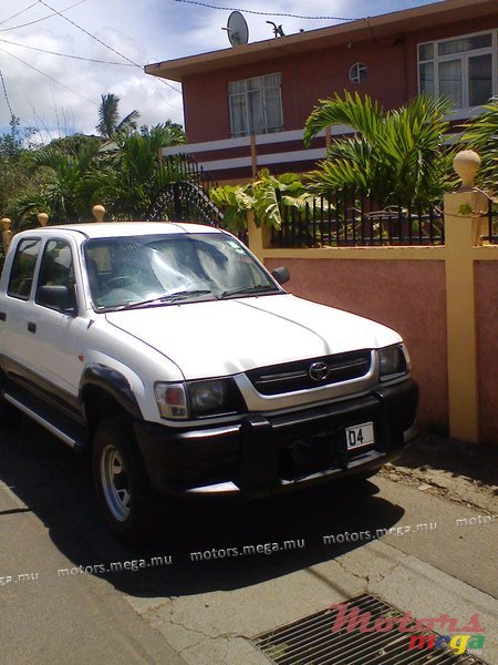 2004' Toyota Hilux 4x4 photo #5