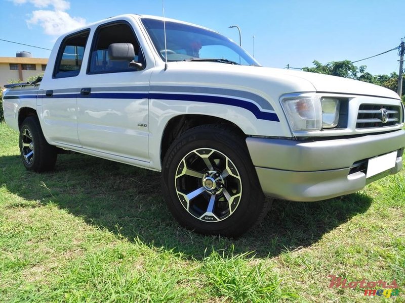 1999' Toyota Hilux 2*4 photo #2