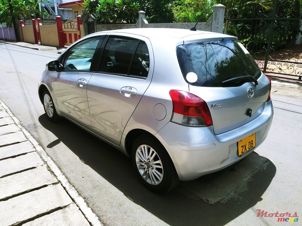 2008' Toyota Vitz 1.3 photo #4