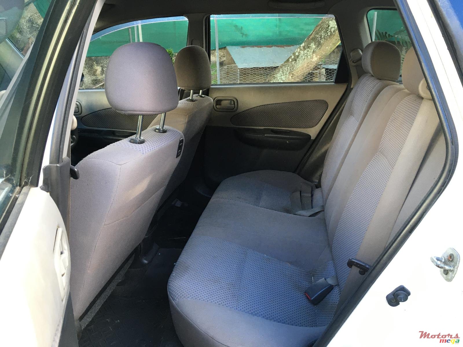 2004' Nissan photo #6