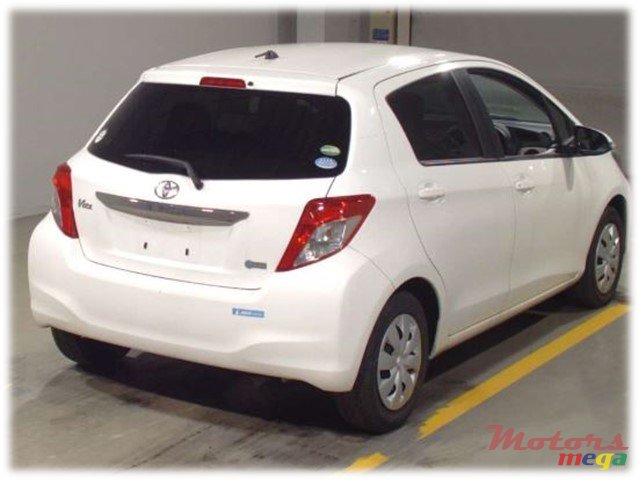 2014' Toyota Vitz photo #2