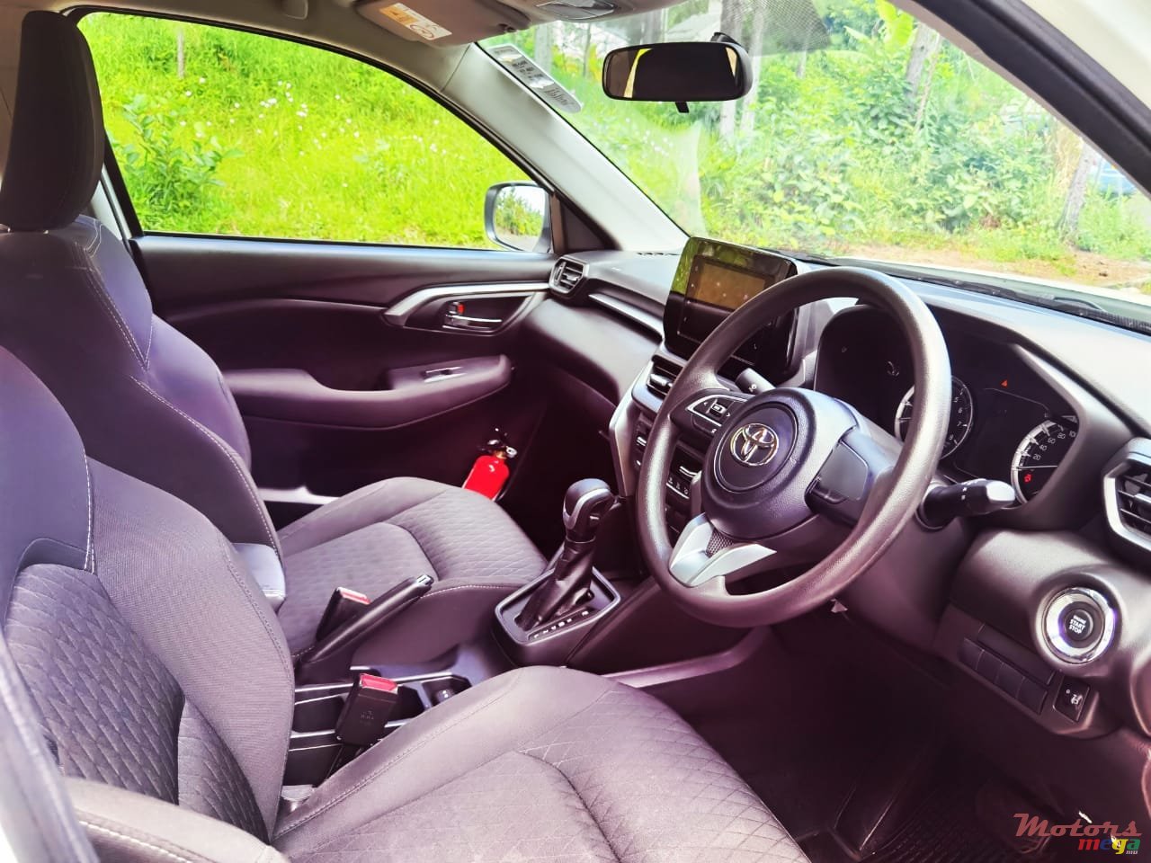 2024' Toyota Urban Cruiser photo #6