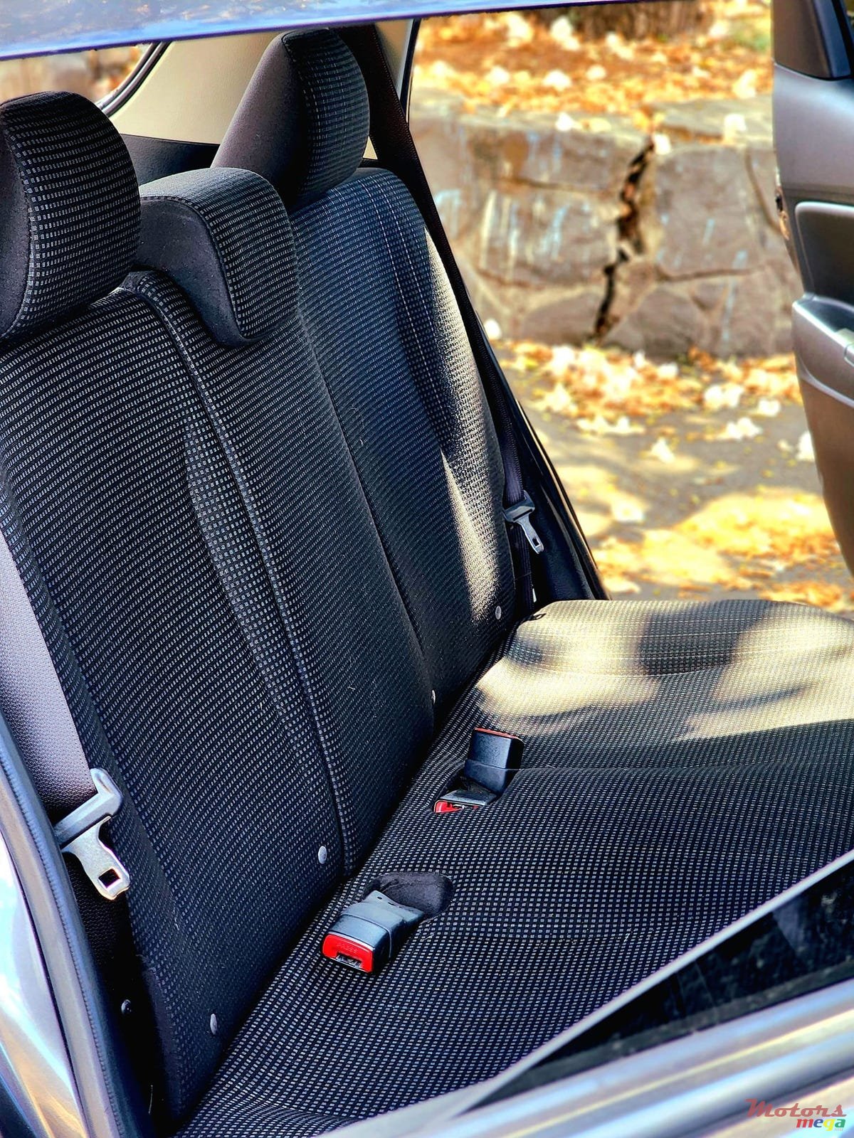 2017' Toyota Vitz photo #5