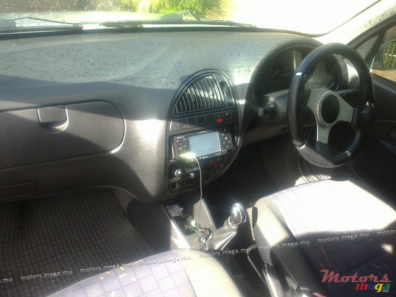 2000' Citroen Saxo sport photo #2