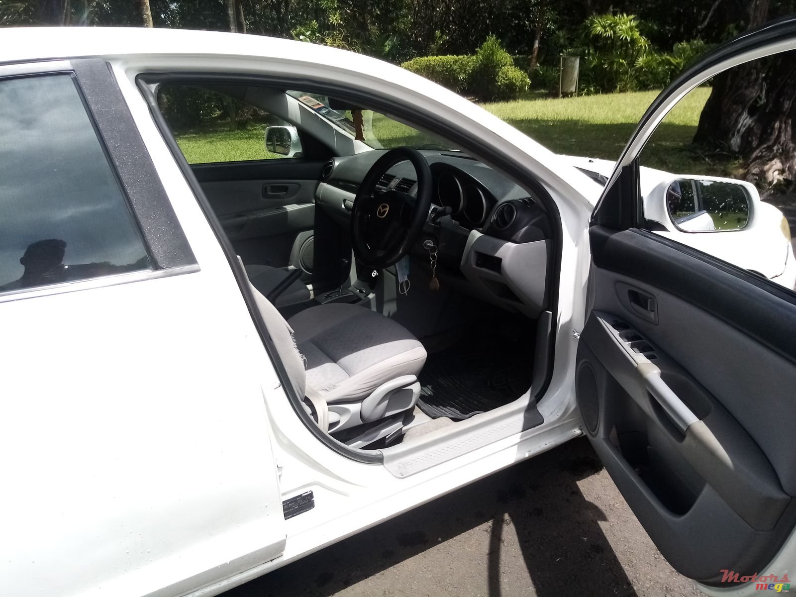 2005' Mazda 3 photo #3