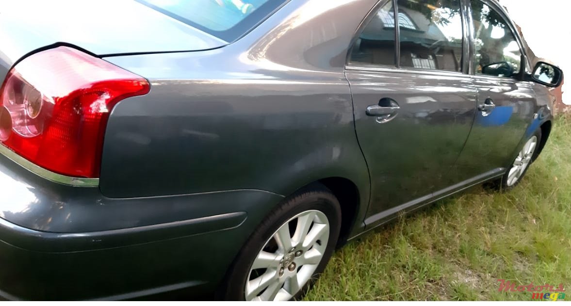 2006' Toyota Avensis photo #3