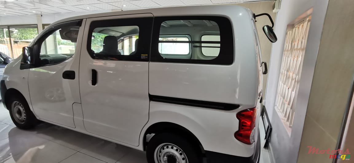 2017' Nissan NV 200 photo #7