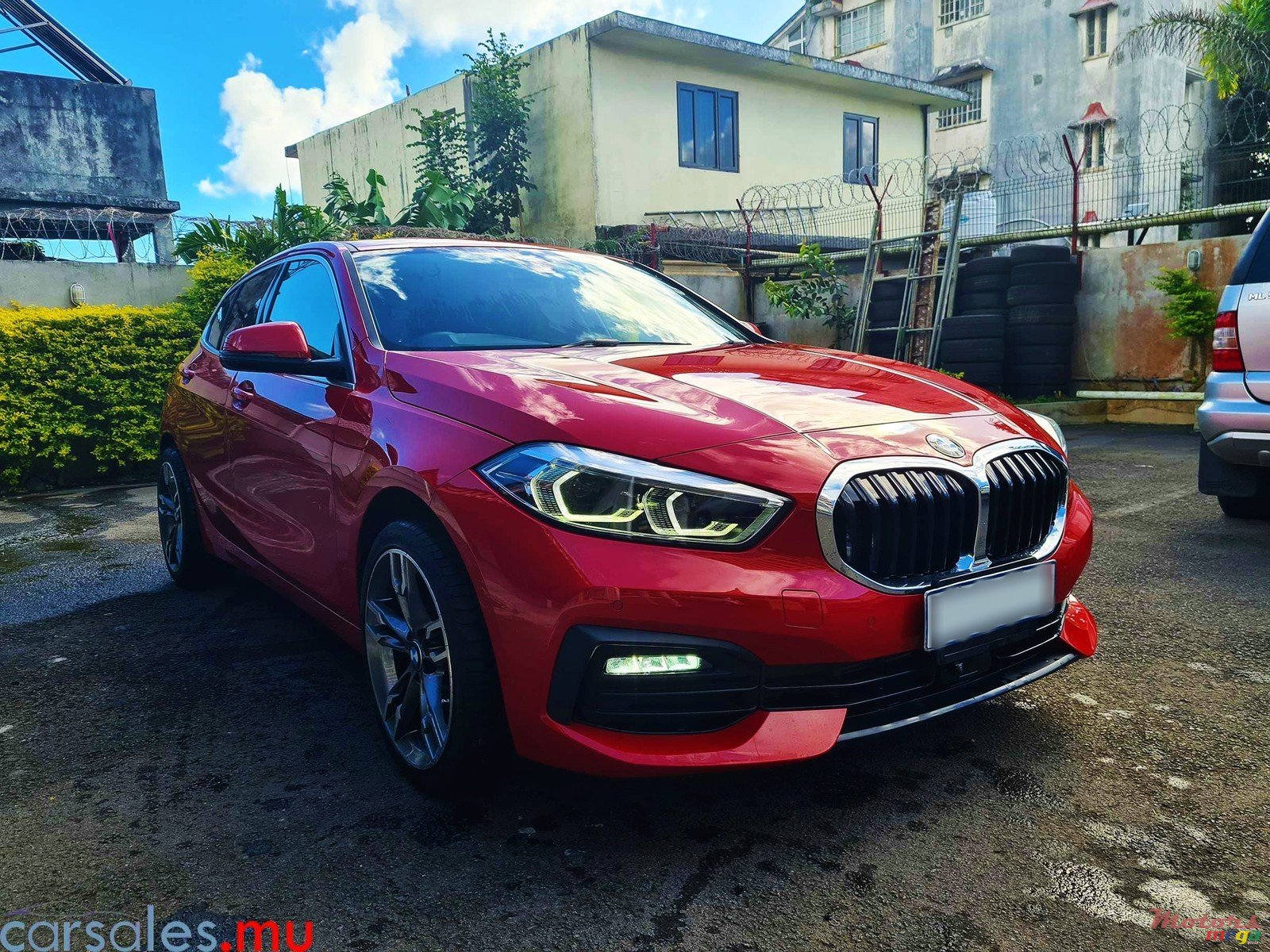 2019' BMW 118 i Sport Line photo #2