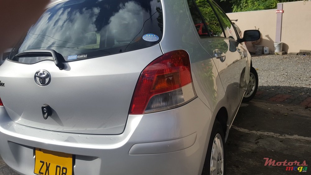 2008' Toyota Vitz photo #4
