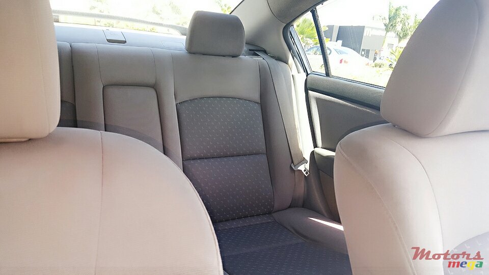 2004' Mazda Axela photo #6