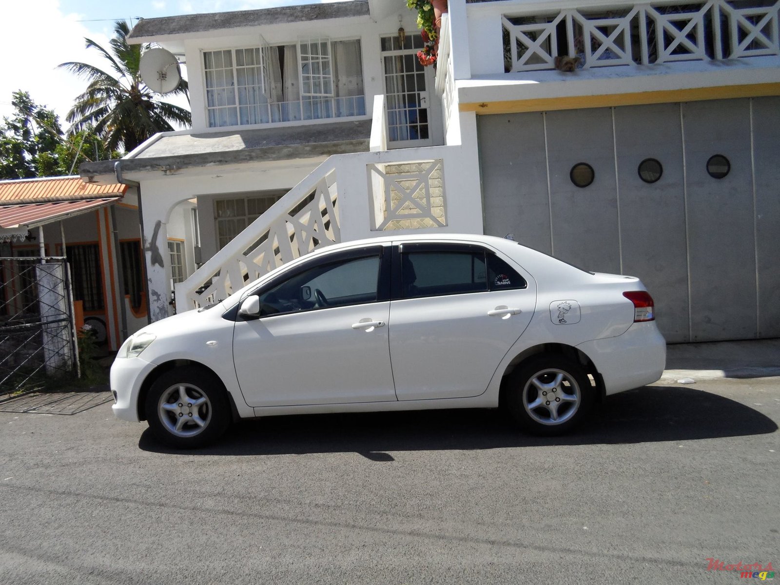 2005' Toyota Auris photo #1