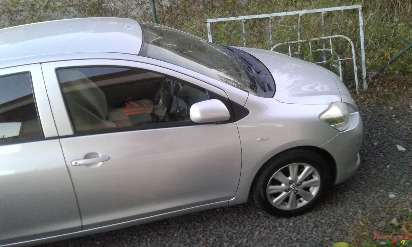 2011' Toyota Yaris photo #4