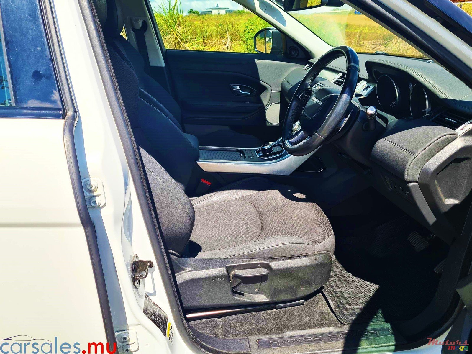 2017' Land Rover Range Rover Evoque SE TD4 photo #3