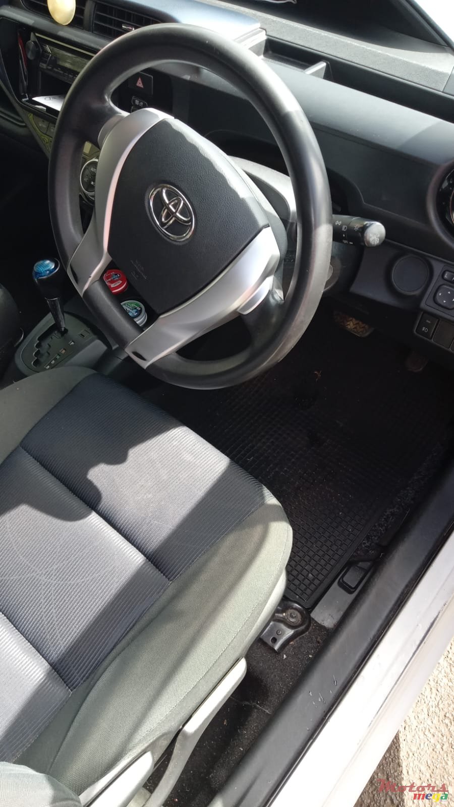 2016' Toyota Aqua photo #2