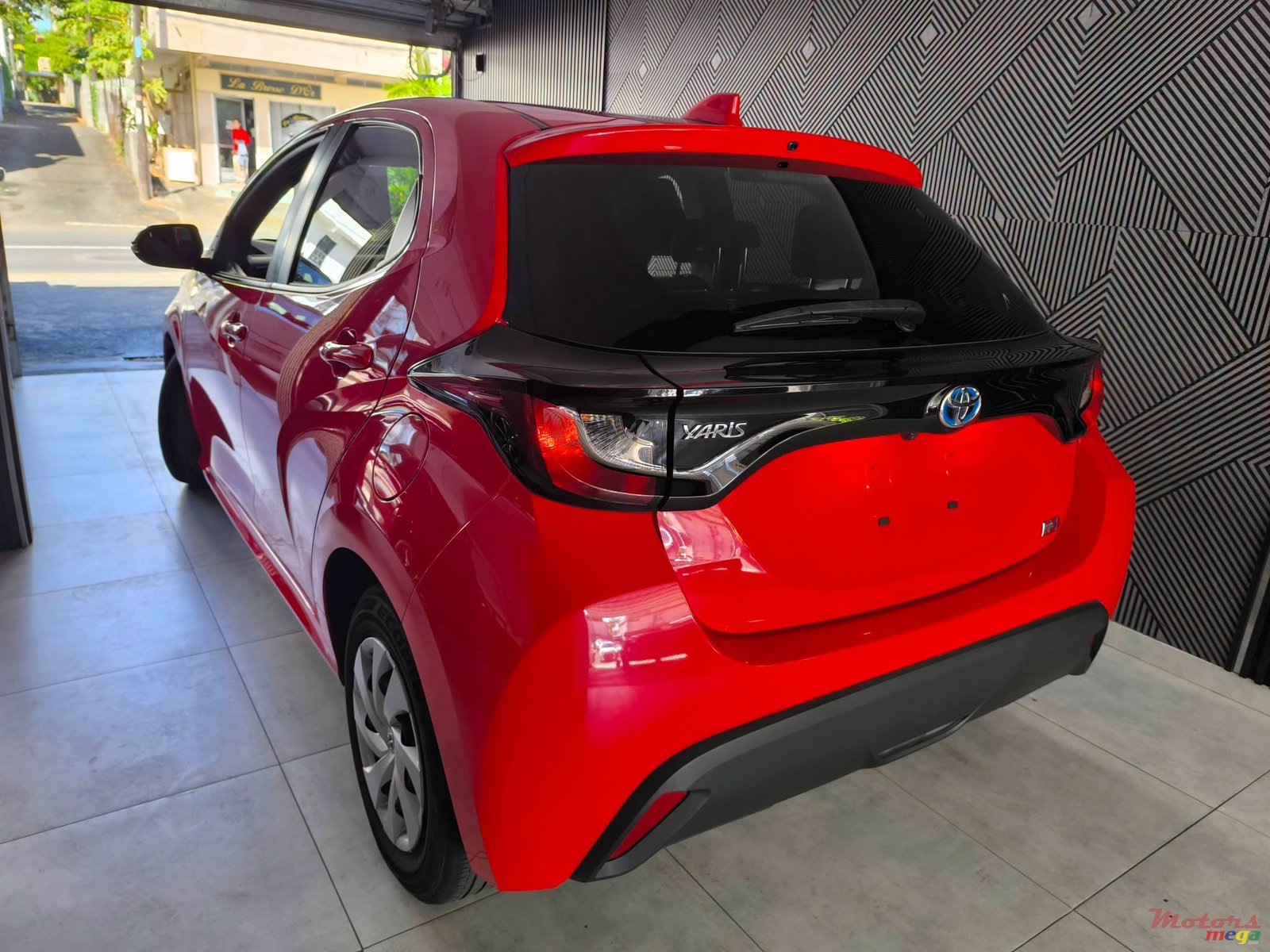 2023' Toyota Yaris photo #5
