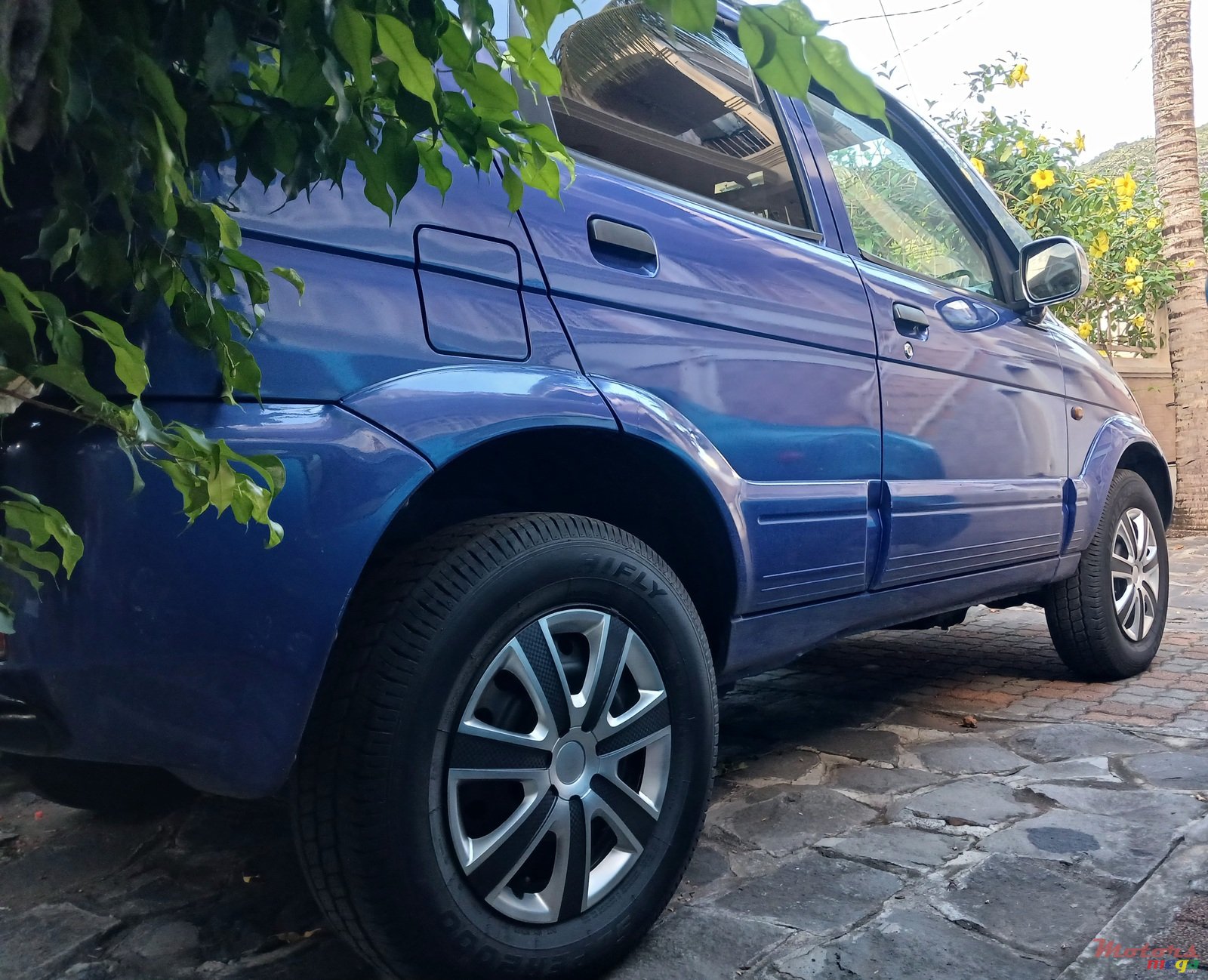 2000' Toyota Cami SUV photo #2