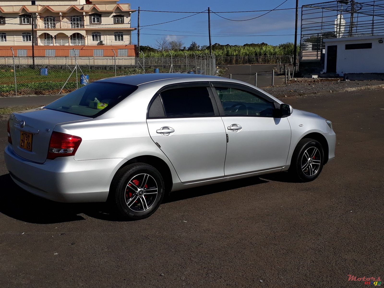 2009' Toyota Axio photo #2