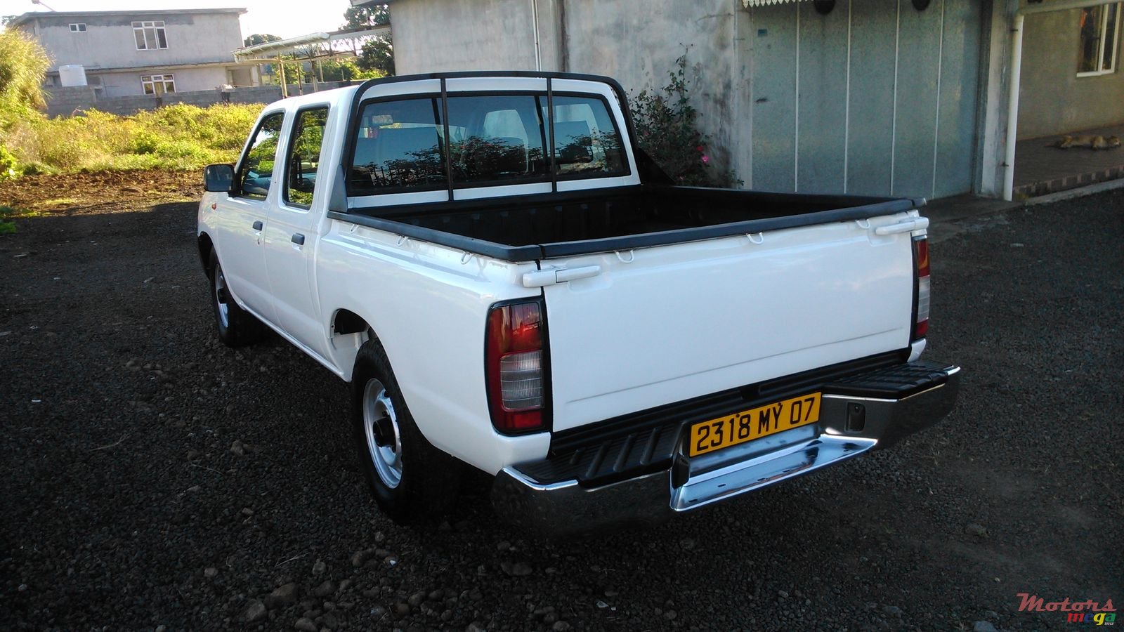 2007' Nissan Navara 2x4 Japan photo #1