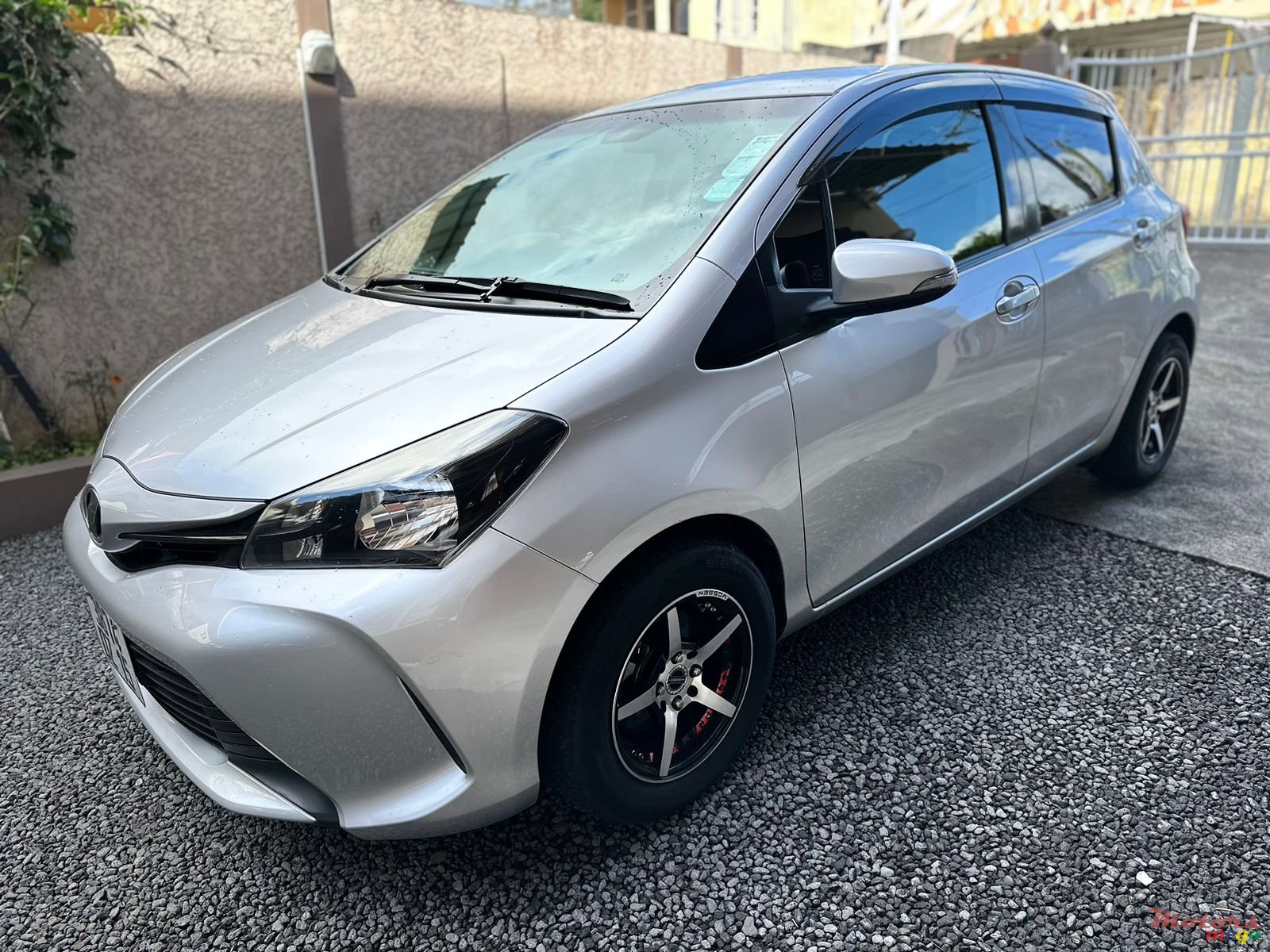 2015' Toyota Vitz photo #3