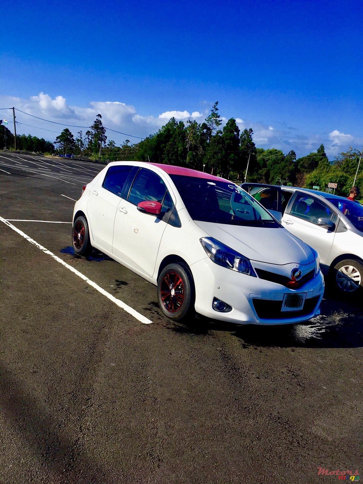 2013' Toyota Vitz photo #2
