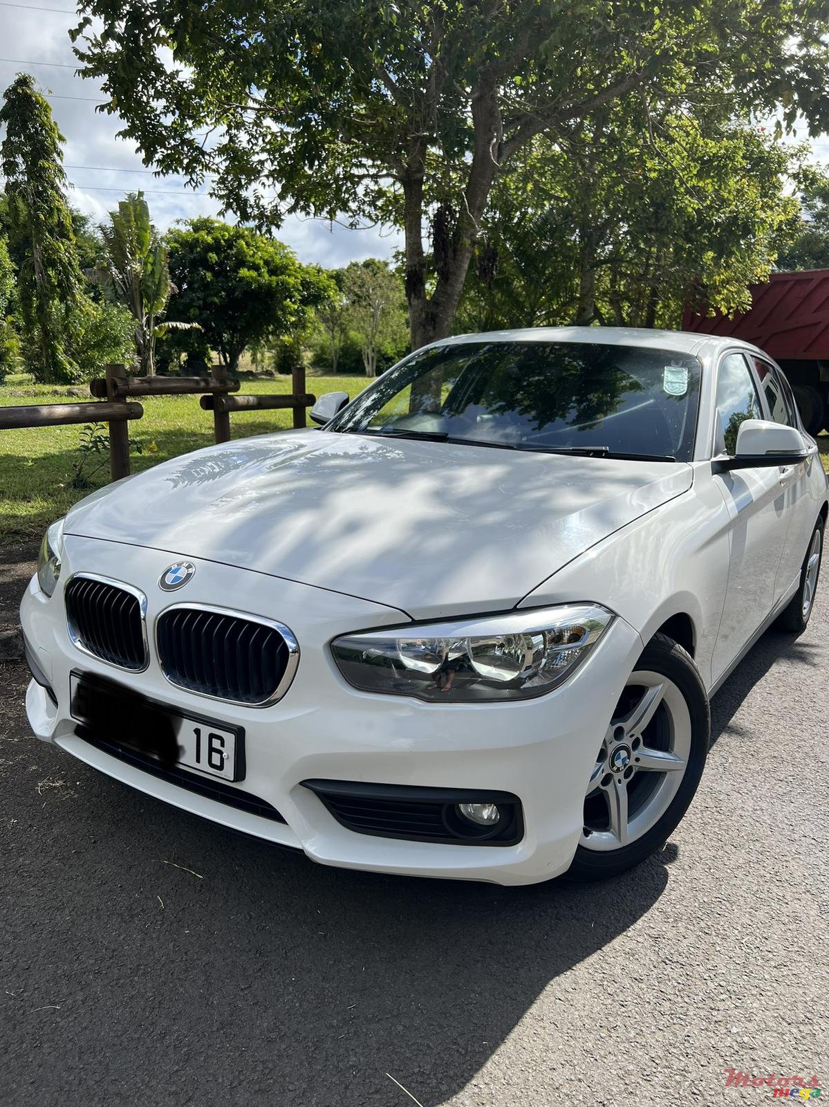 2016' BMW 1 Series photo #2