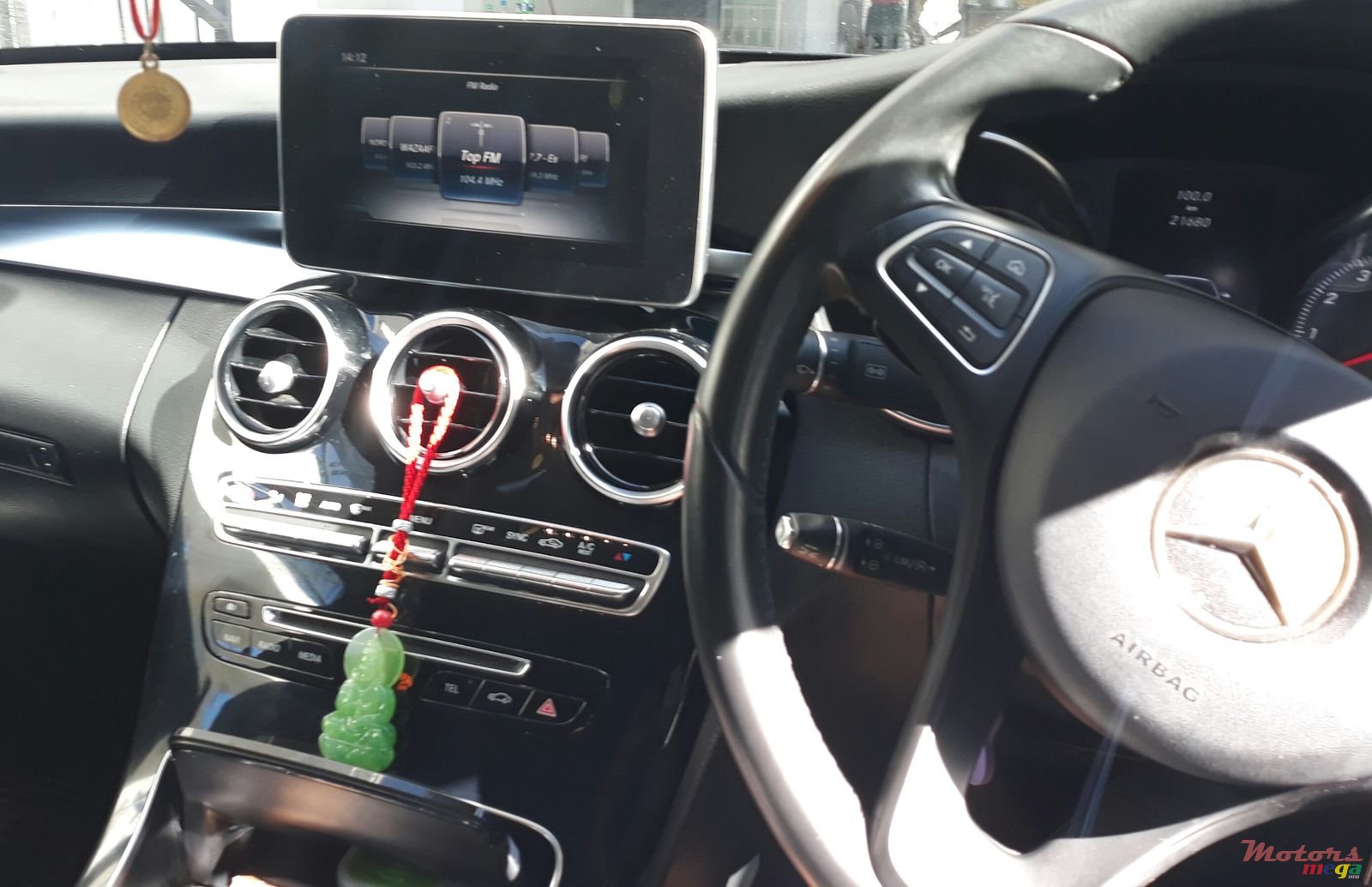 2015' Mercedes-Benz C-Class C180 photo #3