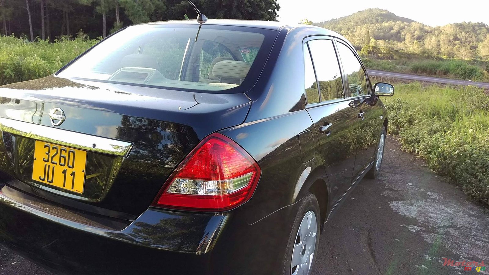 2011' Nissan Tiida photo #4