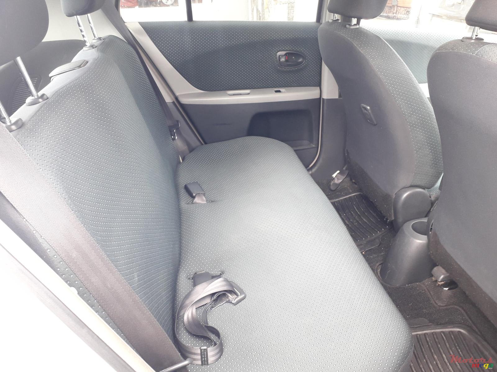 2005' Toyota Vitz 1300 photo #4