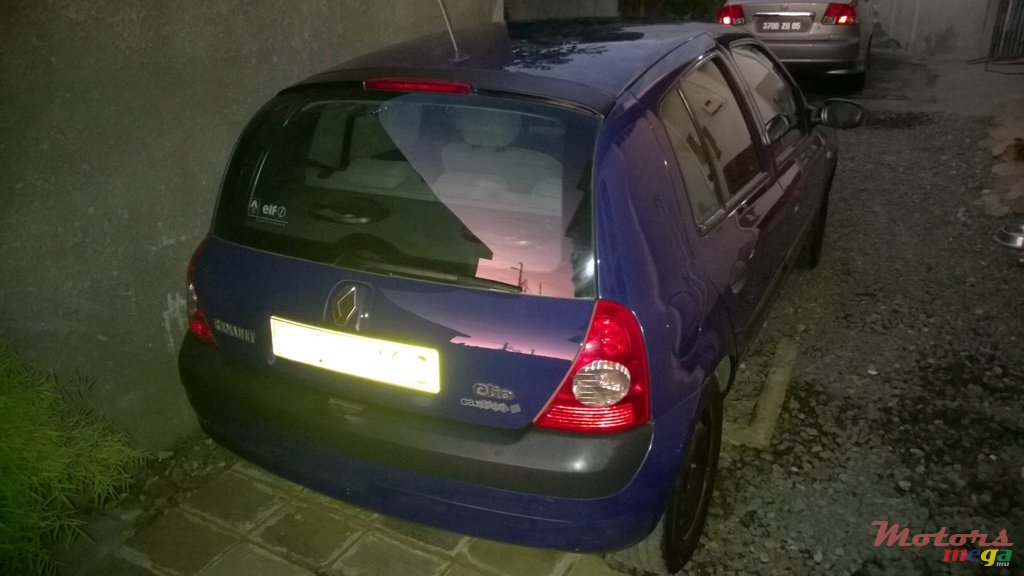 2006' Renault Clio photo #1