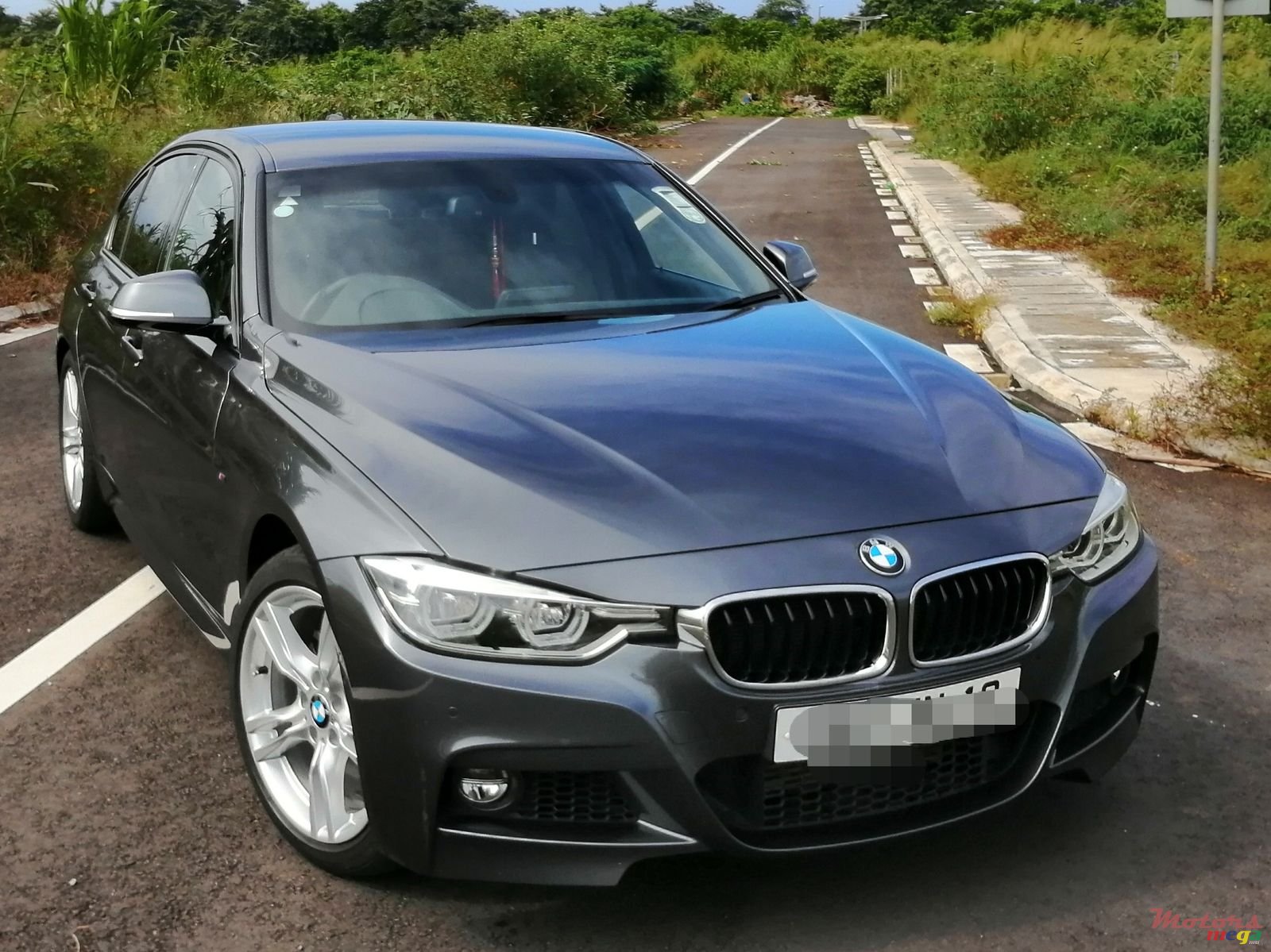 2016' BMW 3 Series photo #1