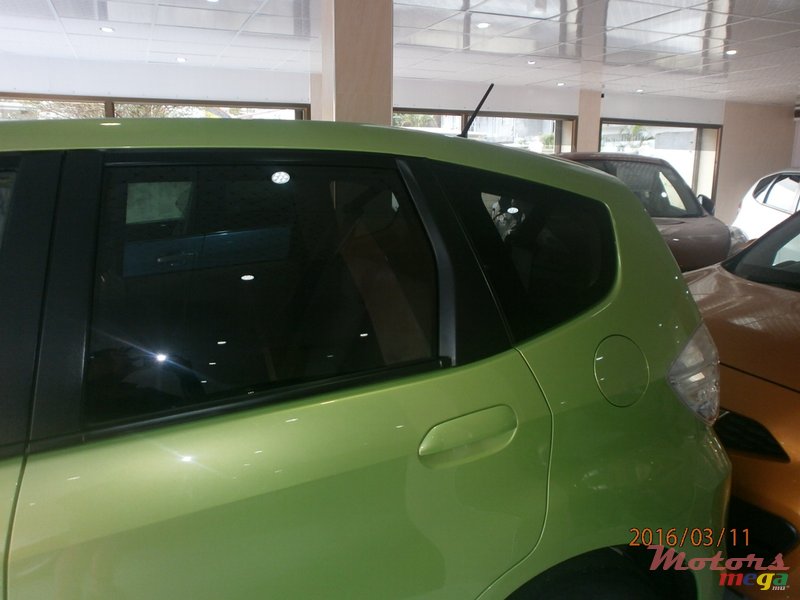 2012' Honda Fit hybrid photo #3