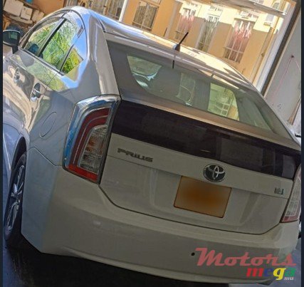 2013' Toyota Prius photo #2