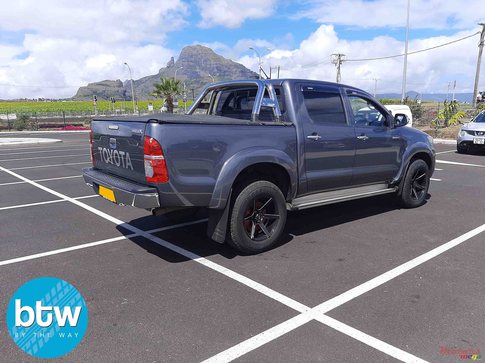 2013' Toyota Hilux photo #3