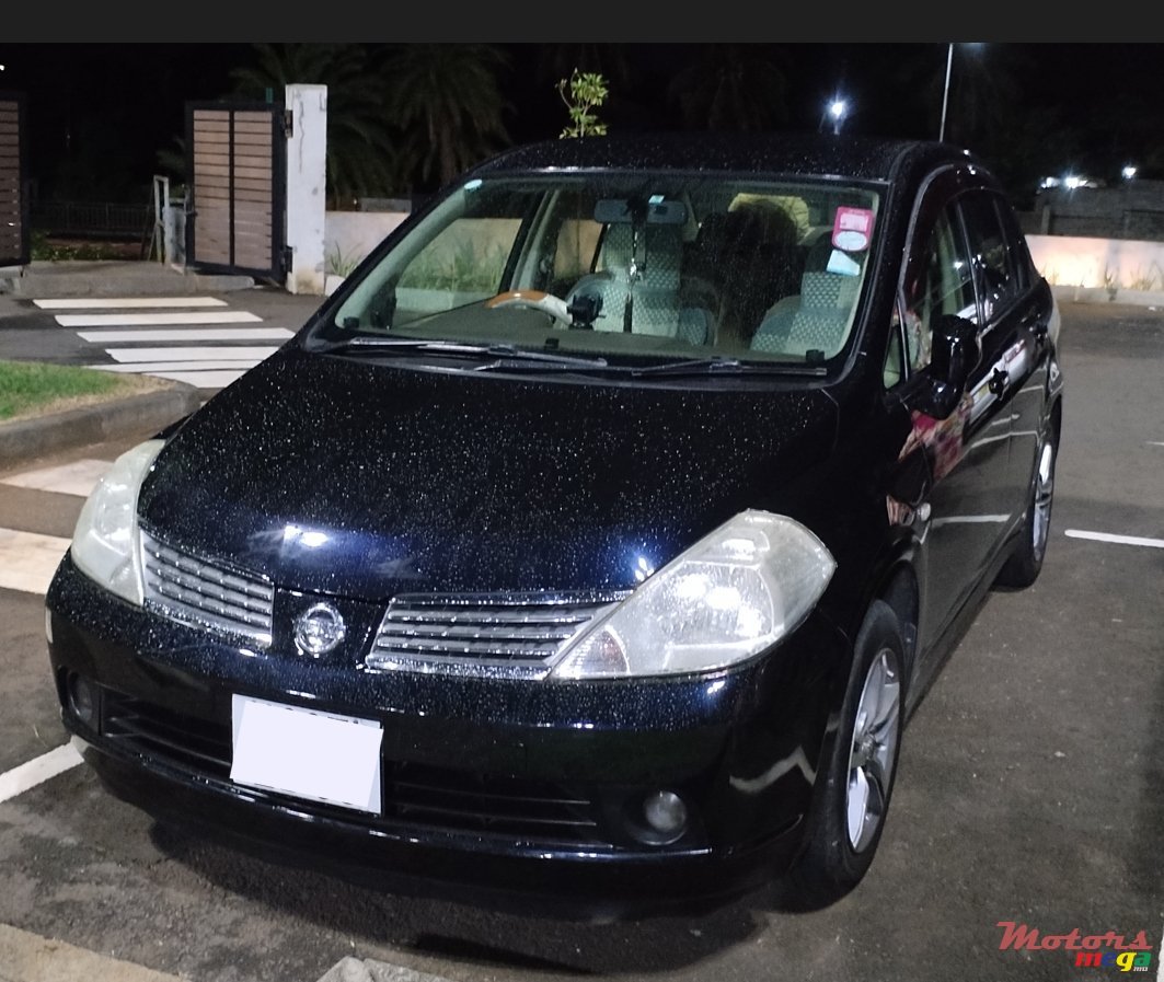 2005' Nissan Tiida photo #1