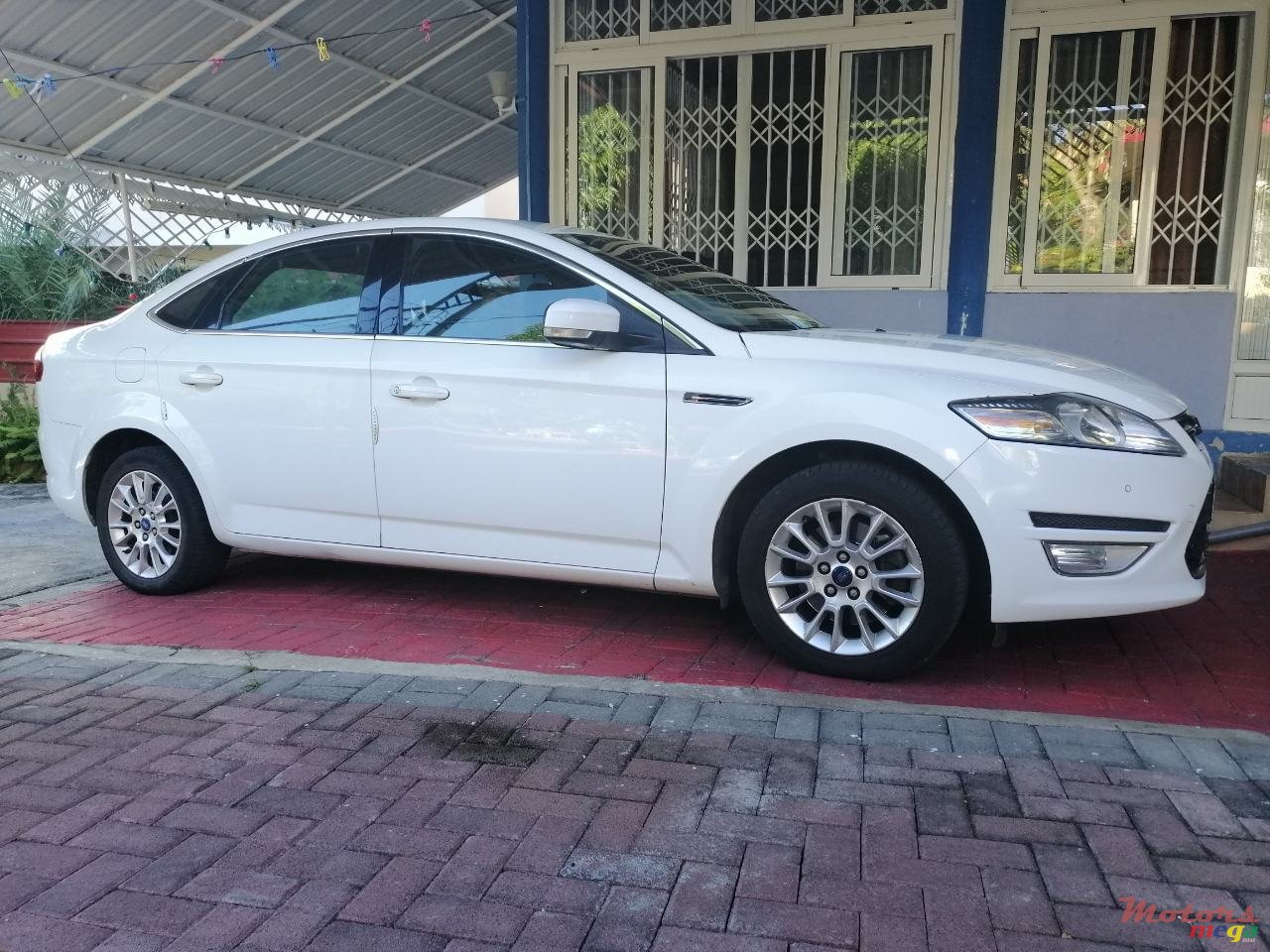 2012' Ford Mondeo photo #1